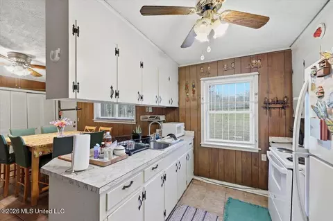 Kitchen - 1511 Lowery Ln, Jackson, MS 39209 photo 2 of 4