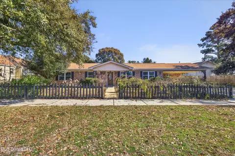 392 Porter Ave, Biloxi, MS 39530