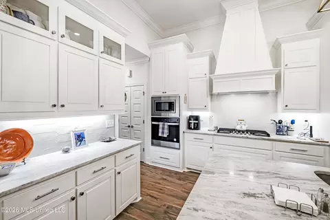 Kitchen - 701 Summerfield Dr, Canton, MS 39046 photo 6 of 7