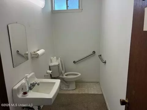 Bath - 1620 Virginia Ave, Mccomb, MS 39648 photo 3 of 4
