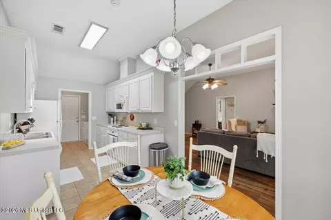 Dining - 403 Oak Bnd, Brandon, MS 39047 photo 1 of 1