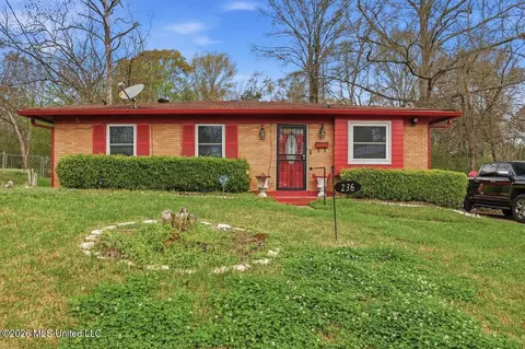 236 Cherry Hill Dr, Jackson, MS 39212