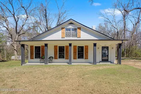 400 Salem Ave, Holly Springs, MS 38635