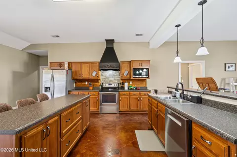 Kitchen - 10067 Emerald Forest Dr, Hernando, MS 38632 photo 1 of 2