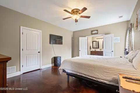 Bedroom - 10067 Emerald Forest Dr, Hernando, MS 38632 photo 4 of 7