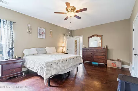 Bedroom - 10067 Emerald Forest Dr, Hernando, MS 38632 photo 5 of 7