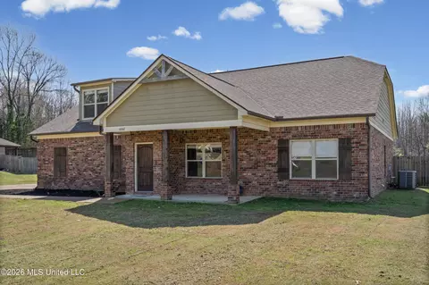 Exterior - 10067 Emerald Forest Dr, Hernando, MS 38632 photo 3 of 6
