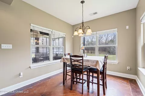 Dining - 10067 Emerald Forest Dr, Hernando, MS 38632 photo 1 of 1