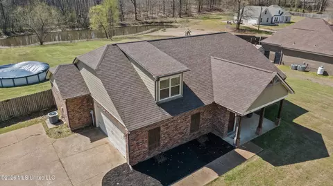 Exterior - 10067 Emerald Forest Dr, Hernando, MS 38632 photo 4 of 6