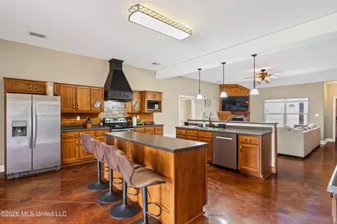 Kitchen - 10067 Emerald Forest Dr, Hernando, MS 38632 photo 2 of 2