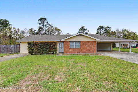 123 Espana Park Dr, Waveland, MS 39576