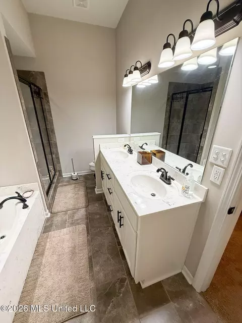 Bath - 187 Magnolia Gardens Dr, Hernando, MS 38632 photo 1 of 7