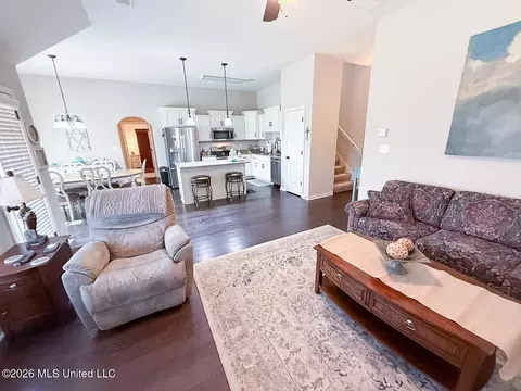 Living - 187 Magnolia Gardens Dr, Hernando, MS 38632 photo 4 of 4