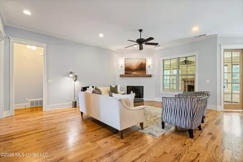 Living - 4342 E Robinson Loop, Olive Branch, MS 38654 photo 1 of 3