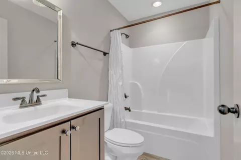 Bath - 4342 E Robinson Loop, Olive Branch, MS 38654 photo 5 of 5