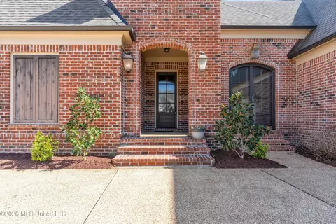 Exterior - 4342 E Robinson Loop, Olive Branch, MS 38654 photo 3 of 9