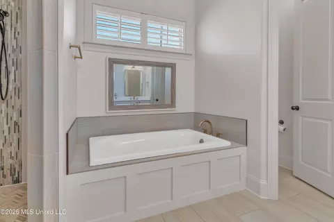 Bath - 4342 E Robinson Loop, Olive Branch, MS 38654 photo 2 of 5