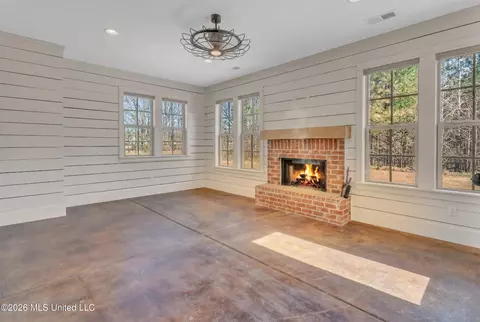 Living - 4342 E Robinson Loop, Olive Branch, MS 38654 photo 3 of 3