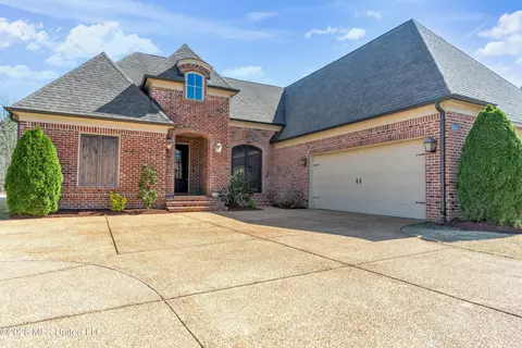 Exterior - 4342 E Robinson Loop, Olive Branch, MS 38654 photo 2 of 9