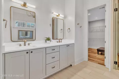 Bath - 4342 E Robinson Loop, Olive Branch, MS 38654 photo 1 of 5