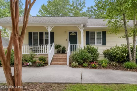 6658 Ahekolo Cir, Diamondhead, MS 39525