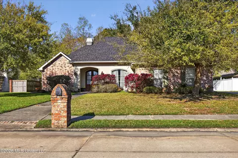 809 Darius Dr, Biloxi, MS 39532