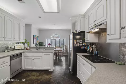 Kitchen - 116 Windsor Blvd, Brandon, MS 39042 photo 2 of 3