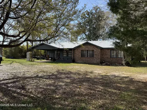 907 Grand Ave, Leakesville, MS 39451