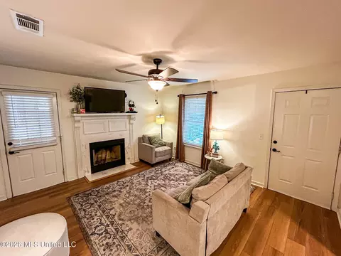 Living - 739 Whippoorwill Dr, Brandon, MS 39047 photo 2 of 2