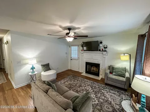 Living - 739 Whippoorwill Dr, Brandon, MS 39047 photo 1 of 2