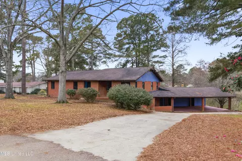 329 Arapaho Ln, Madison, MS 39110