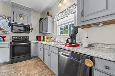 Kitchen - 2221 Basin-central Rd, Lucedale, MS 39452 photo 4 of 4