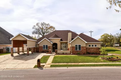 20185 Belle Vue Cir, D'iberville, MS 39540