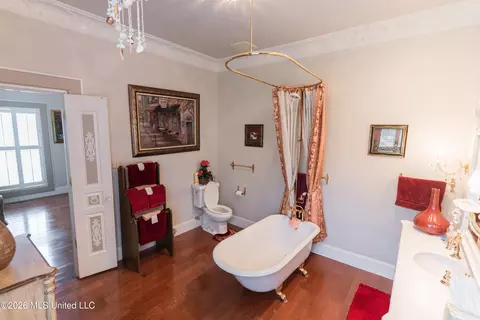 Bath - 1203 Pine Lake Dr, Corinth, MS 38834 photo 2 of 8