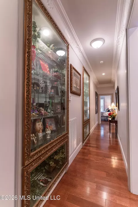 Entry Way - 1203 Pine Lake Dr, Corinth, MS 38834 photo 1 of 3