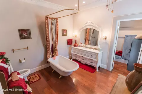 Bath - 1203 Pine Lake Dr, Corinth, MS 38834 photo 1 of 8
