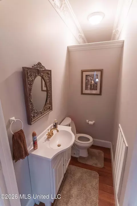 Bath - 1203 Pine Lake Dr, Corinth, MS 38834 photo 4 of 8