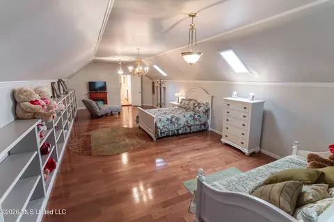 Bedroom - 1203 Pine Lake Dr, Corinth, MS 38834 photo 6 of 9