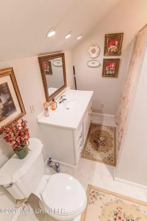 Bath - 1203 Pine Lake Dr, Corinth, MS 38834 photo 7 of 8