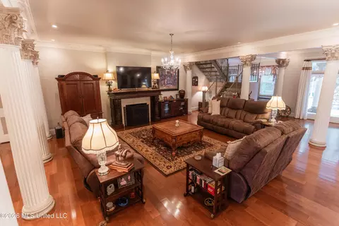 Living - 1203 Pine Lake Dr, Corinth, MS 38834 photo 3 of 4