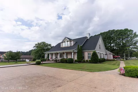 Exterior - 1203 Pine Lake Dr, Corinth, MS 38834 photo 3 of 9