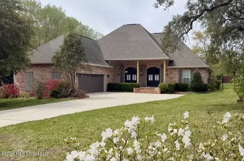 2062 Mauvilla Cv, Biloxi, MS 39531