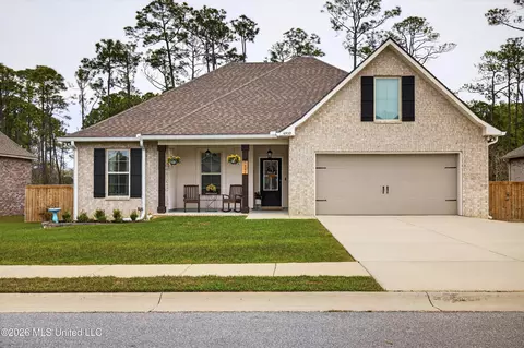 6932 Osprey Dr, Ocean Springs, MS 39564