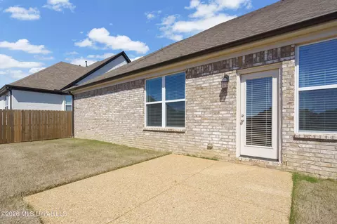 Exterior - 13385 N Fields Ln, Olive Branch, MS 38654 photo 2 of 6