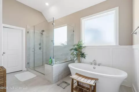 Bath - 13385 N Fields Ln, Olive Branch, MS 38654 photo 2 of 4