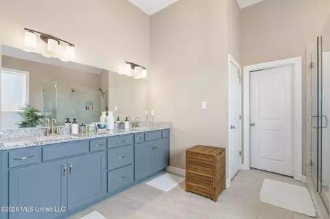 Bath - 13385 N Fields Ln, Olive Branch, MS 38654 photo 1 of 4