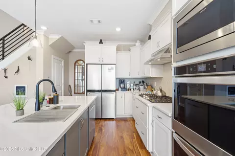 Kitchen - 13385 N Fields Ln, Olive Branch, MS 38654 photo 2 of 2