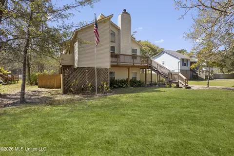 9021 W Simmons Cir, Ocean Springs, MS 39564