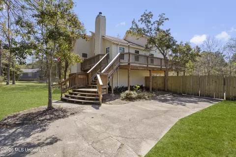 9021 W Simmons Cir, Ocean Springs, MS 39564