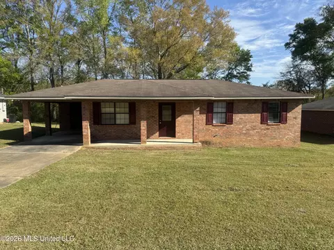 108 A B Thompson St, Summit, MS 39666